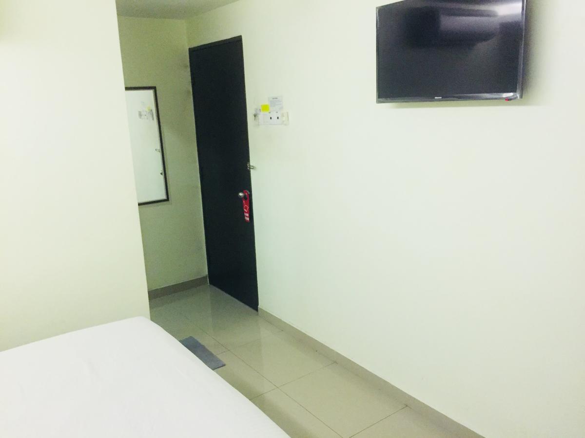 Desa House Hotel Kepong Exterior photo